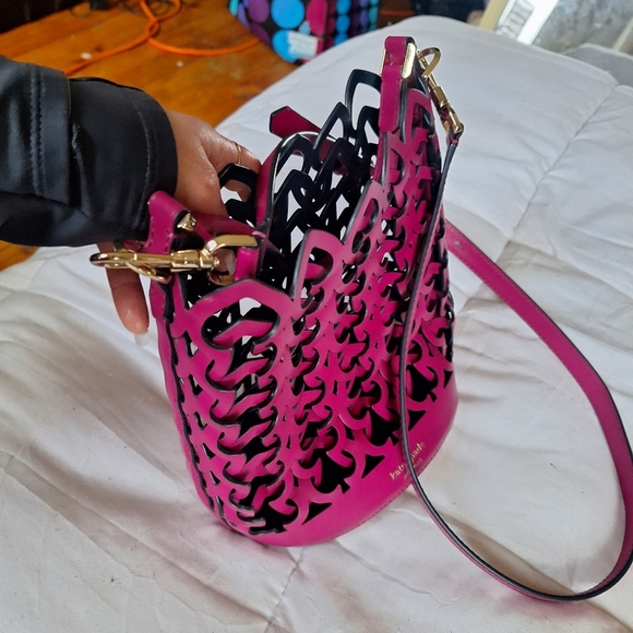 *Like New* Kate Spade♠️ Newyork Doorie Bucket Bag - Picture 7 of 11